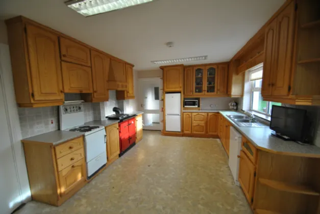 Photo of New Road, Roscrea, Co. Tipperary, E53 NX27