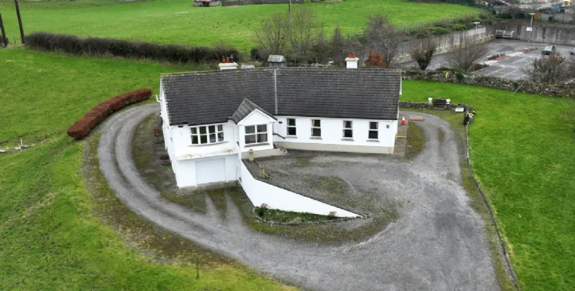 Photo of New Road, Roscrea, Co. Tipperary, E53 NX27