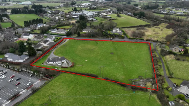 Photo of New Road, Roscrea, Co. Tipperary, E53 NX27