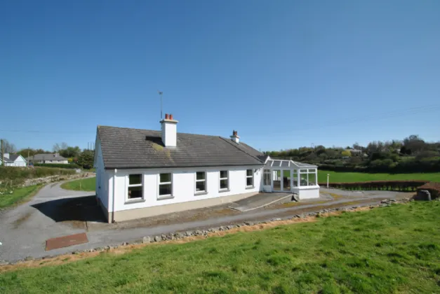 Photo of New Road, Roscrea, Co. Tipperary, E53 NX27