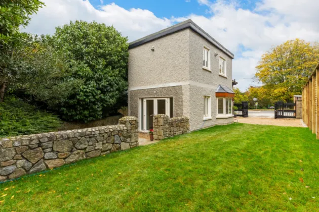 Photo of Belclare, Newtownpark Avenue, Blackrock, Co. Dublin, A94 X0K7