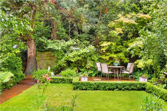 Photo of 6 Raglan Lane, Ballsbridge, Dublin 4, D04 V9F4