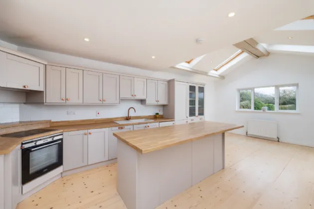 Photo of 24 Seafield Avenue, Clontarf, Dublin 3, D03 YC66