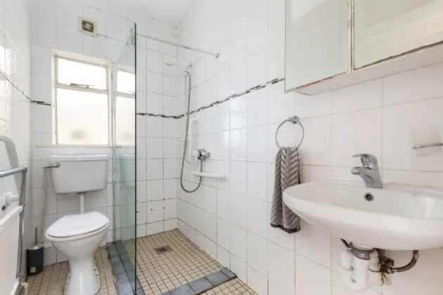 Photo of 33 Whitebarn Road, Churchtown, Dublin 14, D14 C659