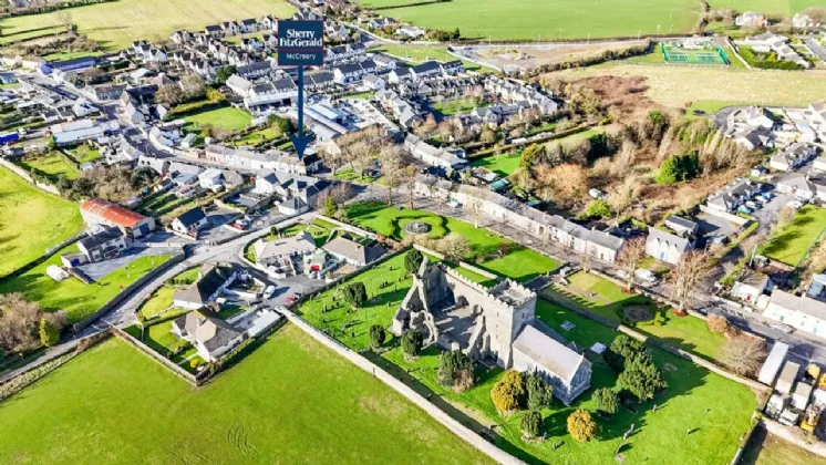 Photo of Cleeres Licensed Premises, The Square, Gowran, Co. Kilkenny, R95 R761