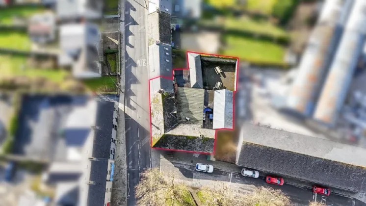 Photo of Cleeres Licensed Premises, The Square, Gowran, Co. Kilkenny, R95 R761