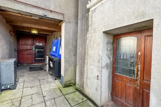 Photo of Cleeres Licensed Premises, The Square, Gowran, Co. Kilkenny, R95 R761