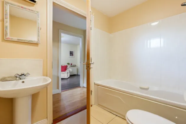 Photo of 13 Hunters Green, Hunters Wood, Ballycullen, Dublin 24, D24 DX64