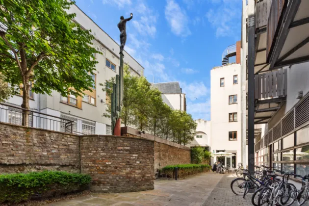 Photo of 11 Scarlet Row, Essex Street West, Temple Bar, Dublin 8, D08 Y2E1