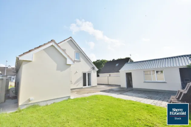 Photo of 15 Woodview, Listowel, Co Kerry, V31EE76
