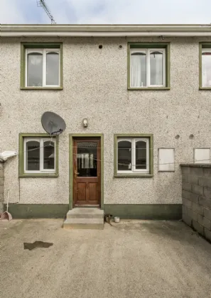 Photo of 5 Bank Gardens, Henry Street, Roscommon, F42F884