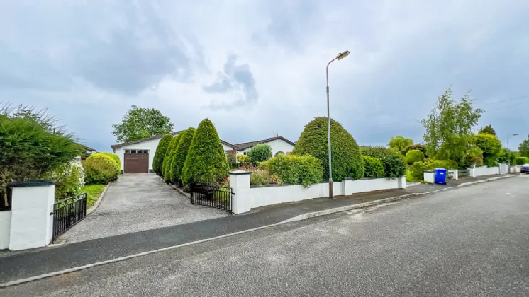 Photo of 12 Oakwood, Kilfera, Bennettsbridge Road, Kilkenny, R95 D2XH