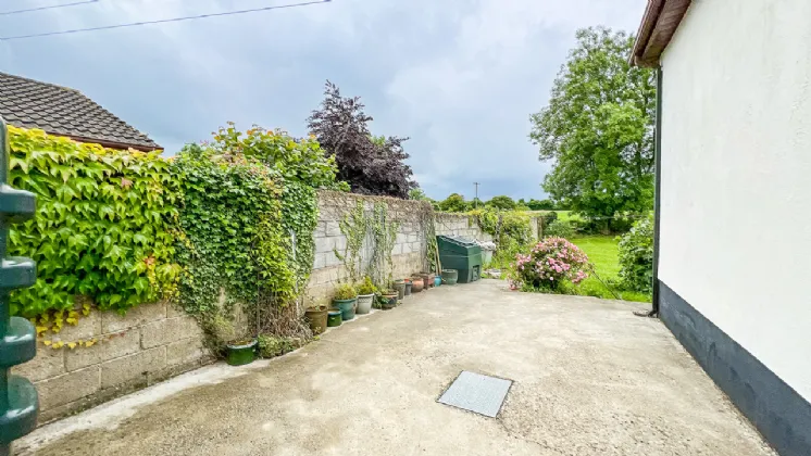 Photo of 12 Oakwood, Kilfera, Bennettsbridge Road, Kilkenny, R95 D2XH