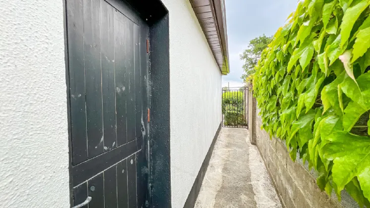 Photo of 12 Oakwood, Kilfera, Bennettsbridge Road, Kilkenny, R95 D2XH