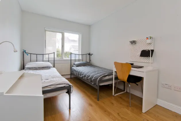 Photo of 28 Woodstown Drive, Knocklyon, Dublin 16, D16 W680