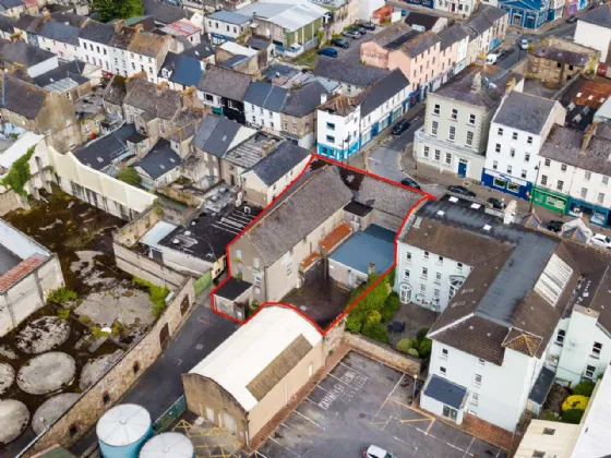 Photo of Clinton's, 25-27 Parnell Street, Clonmel, Co. Tipperary, E91X2V5