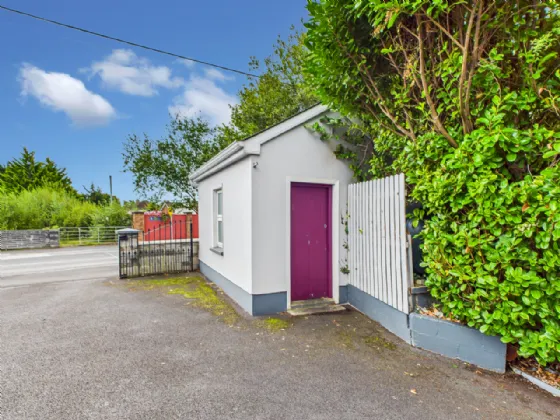 Photo of Coole Lodge, Francis Street, Ennis, Co Clare, V95 DY65