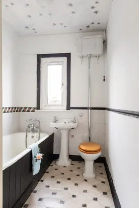 Photo of 25 Templeogue Road, Terenure, Dublin 6W, D6W HD72