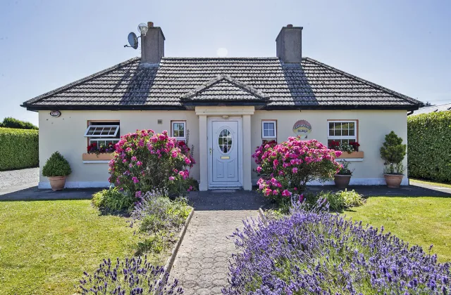 Photo of Yellow Shell Cottage, Ballyrandle, Dungarvan, Co Waterford, X35 X202
