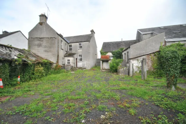 Photo of Main St, Shinrone, Birr, Co. Offaly, R42 N5F2