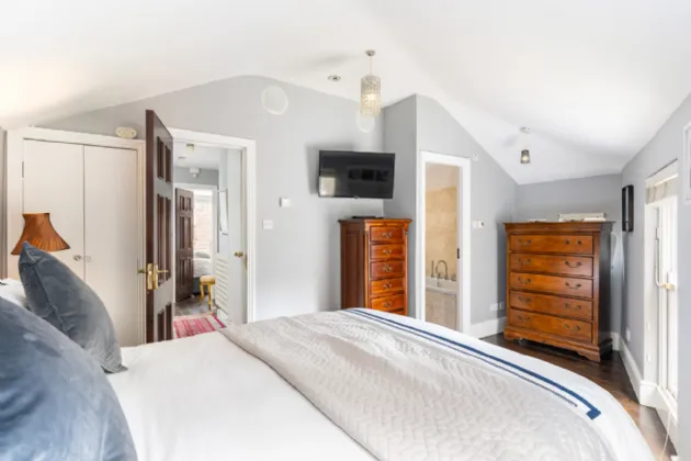 Photo of 2 Eastmoreland Lane, Dublin 4, D04 K0W2