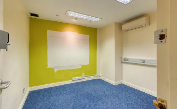 Photo of Ulster Bank, James Fintan Lawlor Avenue,, Portlaoise,, Co.Laois, R32 FX25