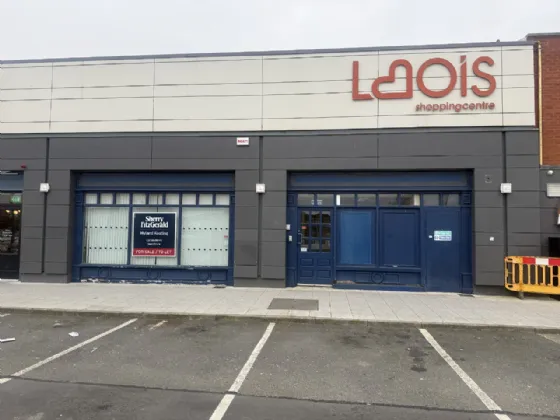 Photo of Ulster Bank, James Fintan Lawlor Avenue,, Portlaoise,, Co.Laois, R32 FX25