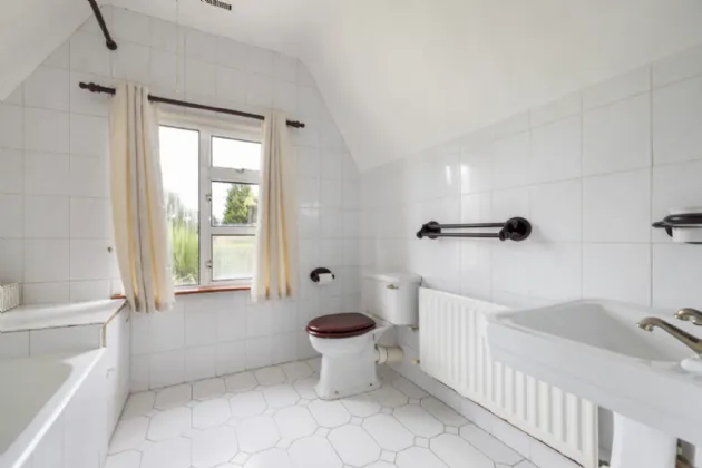 Photo of Carrabawn, 4 Sunnyhill Park, Cabinteely, Dublin 18, D18 H9W6