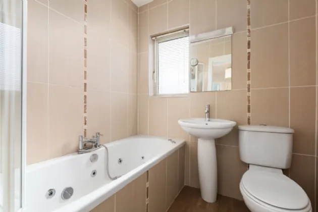 Photo of 22 Woodstown Parade, Knocklyon, Dublin 16, D16 X803