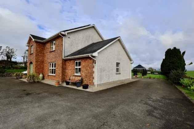 Photo of The Pigeons, Athlone, Co. Westmeath, N37 A627