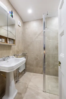 Photo of 3 Wellington Place, Ballsbridge, Dublin 4, D04 E7Y8