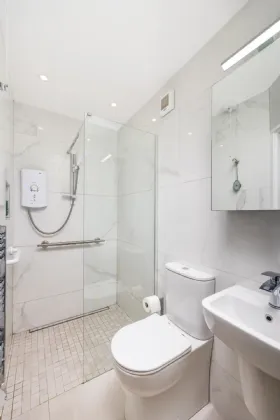 Photo of 10 Hollybrook Road, Clontarf, Dublin 3, D03 HW42