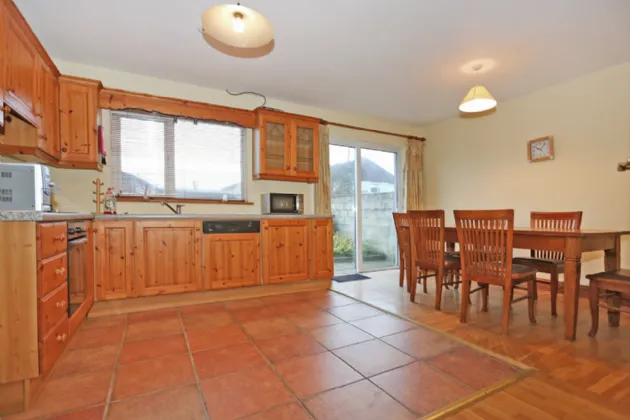 Photo of 31 Woodview Heights, Sixmilebridge, Co. Clare, V95H6K1