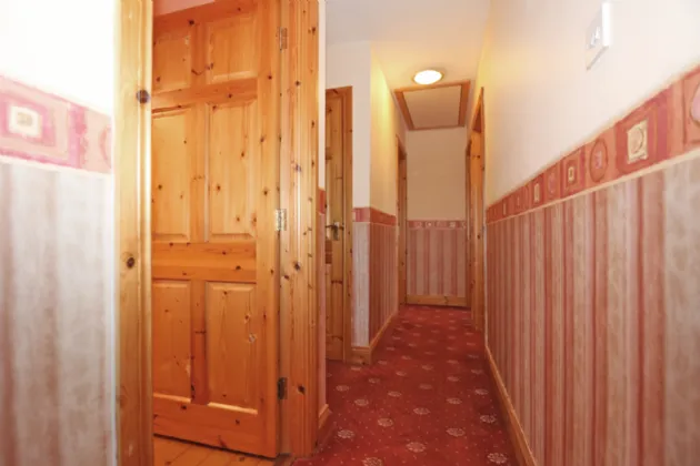 Photo of 31 Woodview Heights, Sixmilebridge, Co. Clare, V95H6K1