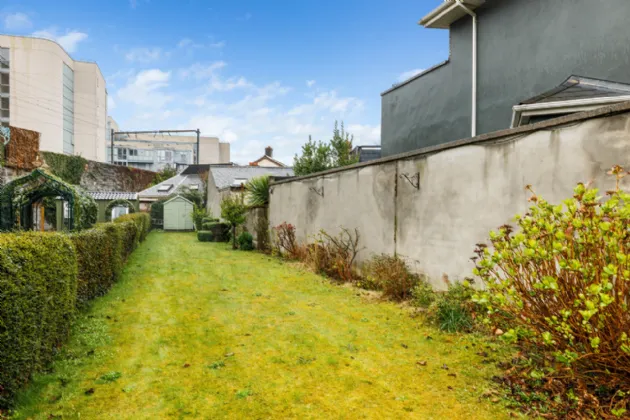 Photo of 1 Barrow Street, Off Grand Canal Street, Dublin 4, D04 R8X0