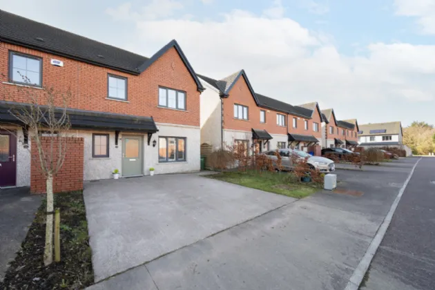 Photo of 15 The Ferns, Classes Lake, Ovens, P31PF76