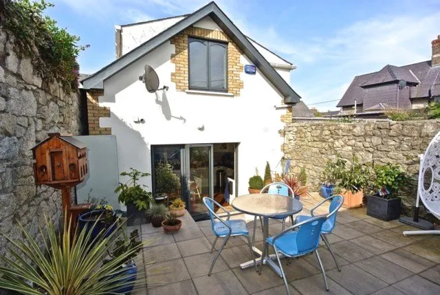 Photo of 2 Pembroke Cottages, Booterstown, Co. Dublin