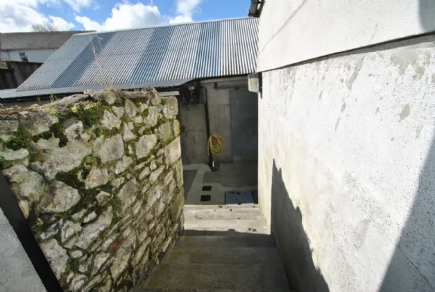 Photo of Hanlons Butcher Shop & Apartment, Castle Street, Birr, Co. Offaly, R42 HH10