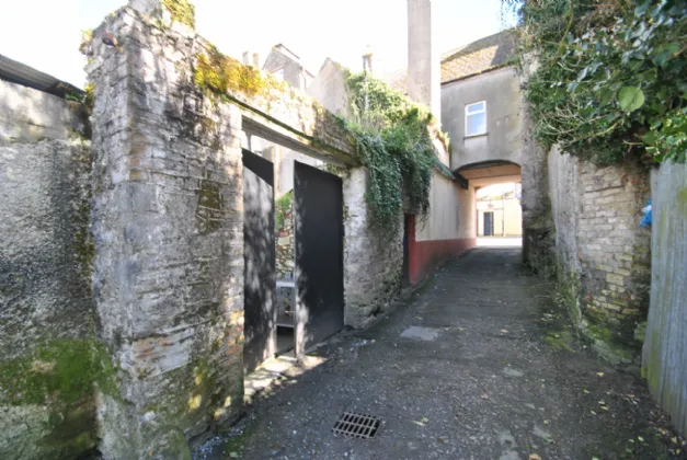 Photo of Hanlons Butcher Shop & Apartment, Castle Street, Birr, Co. Offaly, R42 HH10