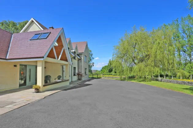 Photo of Faheen Cottage, Knockanes, Patrickswell, Co Limerick, V94X264