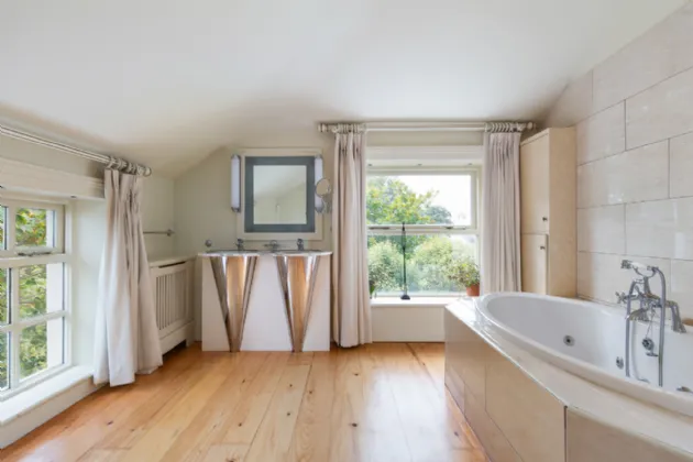 Photo of Strand Lodge, 5 Strand Road, Sandymount, Dublin 4, D04 X461