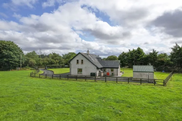 Photo of Stonebridge Farmhouse, Ahacross, Kildorrery, Co. Cork, P67R963