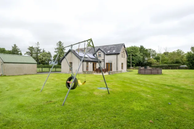 Photo of Stonebridge Farmhouse, Ahacross, Kildorrery, Co. Cork, P67R963