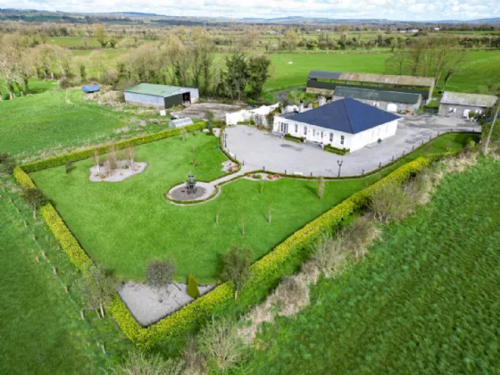 Photo of King's River Lodge On 6.5 Acres, Modeshill, Mullinahone, Co. Tipperary, E41 K582