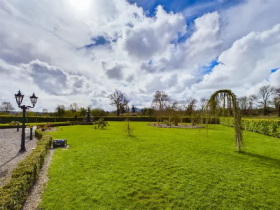 Photo of King's River Lodge On 6.5 Acres, Modeshill, Mullinahone, Co. Tipperary, E41 K582