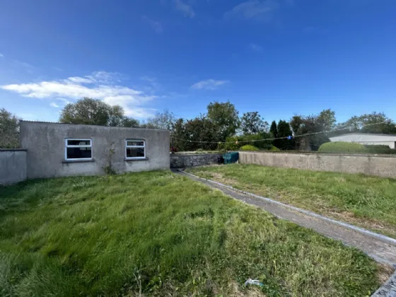 Photo of 6 Hogan Square, Cahir, Tipperary, E21PX73