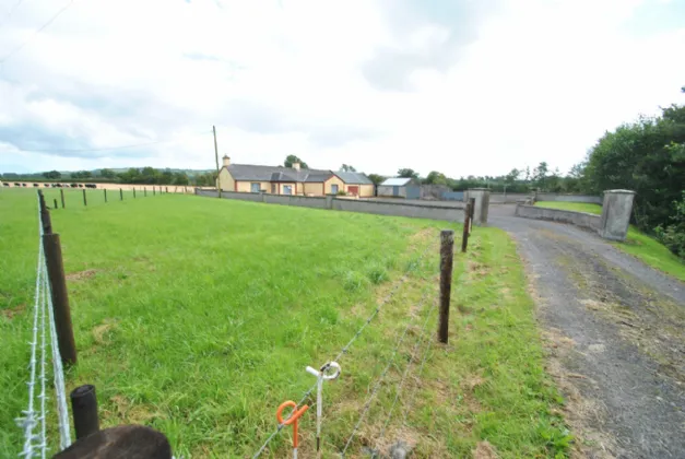 Photo of Mount Heaton, Roscrea, Co. Tipperary, E53 FD25