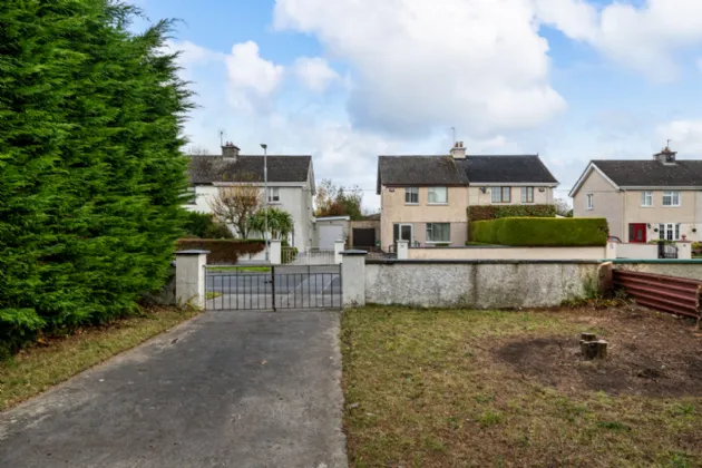 Photo of 9 Thornsberry Estate, Tullamore, Co Offaly, R35XR66