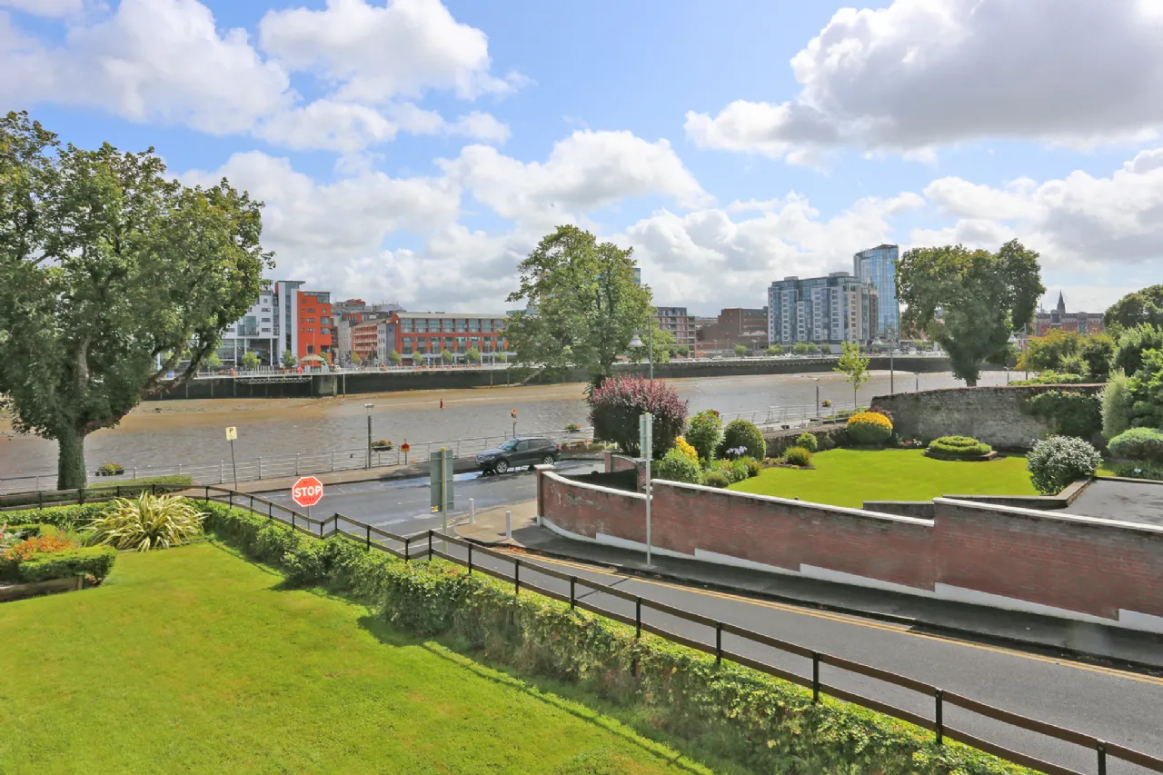 Photo of 10 Strand Court, O' Callaghan Strand, Limerick, V94N220