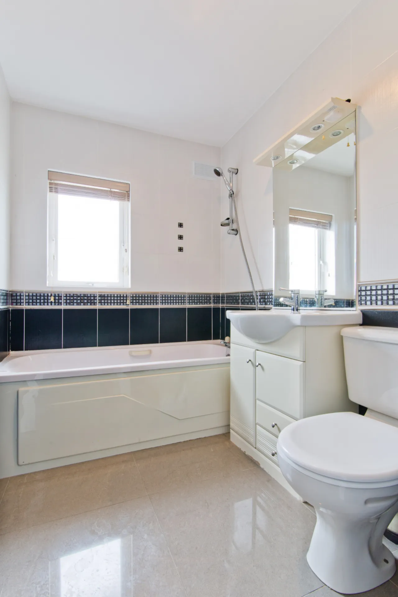 Photo of 6 Woodstown Walk, Knocklyon, Dublin 16, D16 YA39